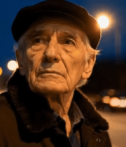 夜晚街头老人特写10312#横屏 