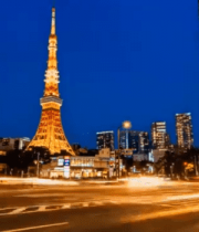夜晚东京铁塔前街道车流6654#横屏 
