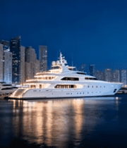 夜晚港口停泊的豪华游艇12912#横屏 