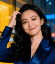 夜晚城市中职业女性半身像3755#横屏 