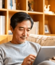 居家老人使用平板电脑8514#横屏 