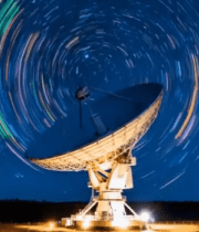 夜空星轨下的射电望远镜4072#横屏 