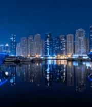 夜景下停靠码头的豪华游艇11373#横屏 