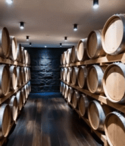 酒窖内堆放的葡萄酒橡木桶14517#横屏 