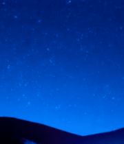 夜空下的流星与山峦景观6166#横屏 