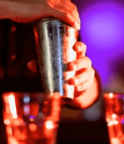 酒吧调酒师摇酒素材9810#横屏 