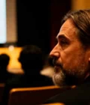 观众聆听舞台演讲58#横屏 