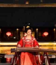 古装女子水边弹奏古筝1641#横屏 