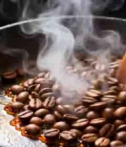 锅中翻炒咖啡豆特写1246#横屏 