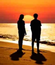 海边情侣夕阳下剪影255#横屏 