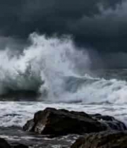 海浪冲击礁石恶劣天气景象2547#横屏 
