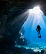 潜水员于海底洞穴潜水场景2132#横屏 