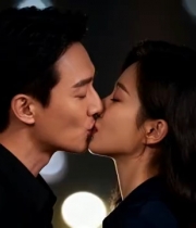 情侣夜晚亲密接吻1561#横屏 