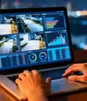 人手操作显示监控数据的笔记本电脑2029#横屏 