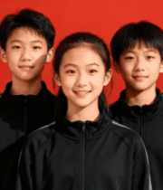 青少年红色背景集体照10796#横屏 