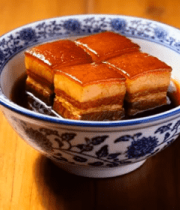 青花瓷碗装红烧肉特写9434#横屏 