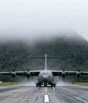 跑道上的大型飞机1140#横屏 