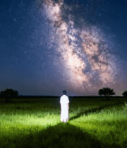 女子田野赏星空夜景14401#横屏 