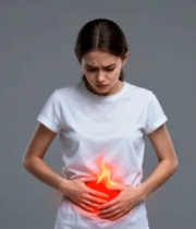 女性双手抱腹表现腹部疼痛12756#横屏 