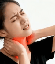 女性颈部不适触摸颈部11480#横屏 