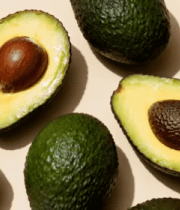 牛油果摆放特写素材7898#横屏 