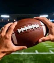  手持橄榄球于足球场2020#横屏 	 - 