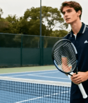 男子在网球场持网球拍的画面12693#横屏 