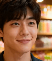 男子在糖果店内微笑特写1675#横屏 