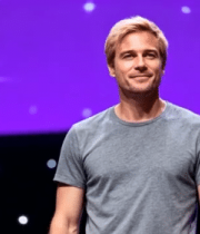 男性舞台侧面站立画面4190#横屏 