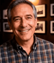 男子室内竖大拇指特写8111#横屏 