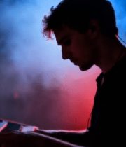 男子舞台演奏电子键盘12113#横屏 