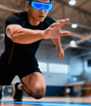 男子手持眼镜故宫前体验科技6106#横屏 