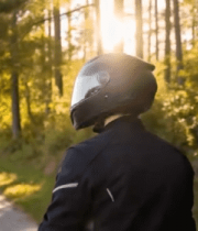 男子森林小道骑行摩托车背影344#横屏 