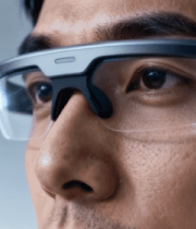 男士佩戴虚拟现实眼镜10305#横屏 