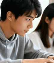 男女学生使用笔记本电脑画面7849#横屏 