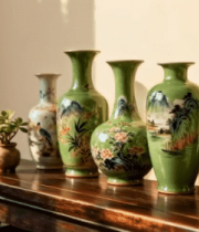 中式木桌上的彩绘瓷器花瓶9213#横屏 