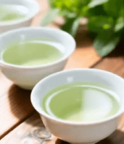 木质桌面上的绿茶与茶叶13501#横屏 