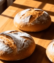 木桌上摆放的新鲜烘焙面包11853#横屏 