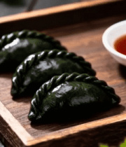 	 木盘上的青团与蘸料(1)13579#横屏 