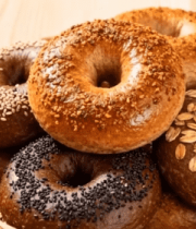 	 木篮中各式面包特写7680#横屏 