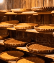 木架上摆放的竹编制品素材3601#横屏 