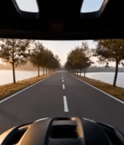 摩托车骑行者沿湖边公路行驶2174#横屏 