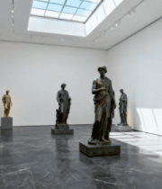 美术馆内青铜雕塑展览场景9010#横屏 