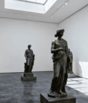 美术馆内青铜雕塑展览场景9010#横屏 