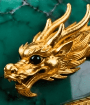 绿玉石器物上的金龙装饰特写4174#横屏 