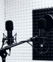 录音棚内的专业麦克风2739#横屏 