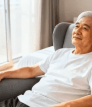 	 老人室内休闲座椅上放松5194#横屏 