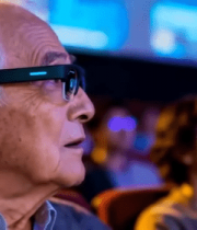 老人影院观影戴智能眼镜6702#横屏 