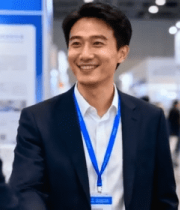 展会中商务人士握手场景10853#横屏 