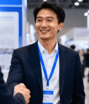 展会中商务人士握手场景10853#横屏 